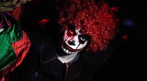 Halloween drouwenerzand attractiepark clown in halloweenhuis